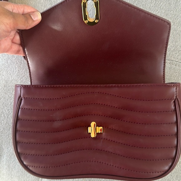 Charles and Keith Aubrielle Crossbody Bag - Picture 4 of 7
